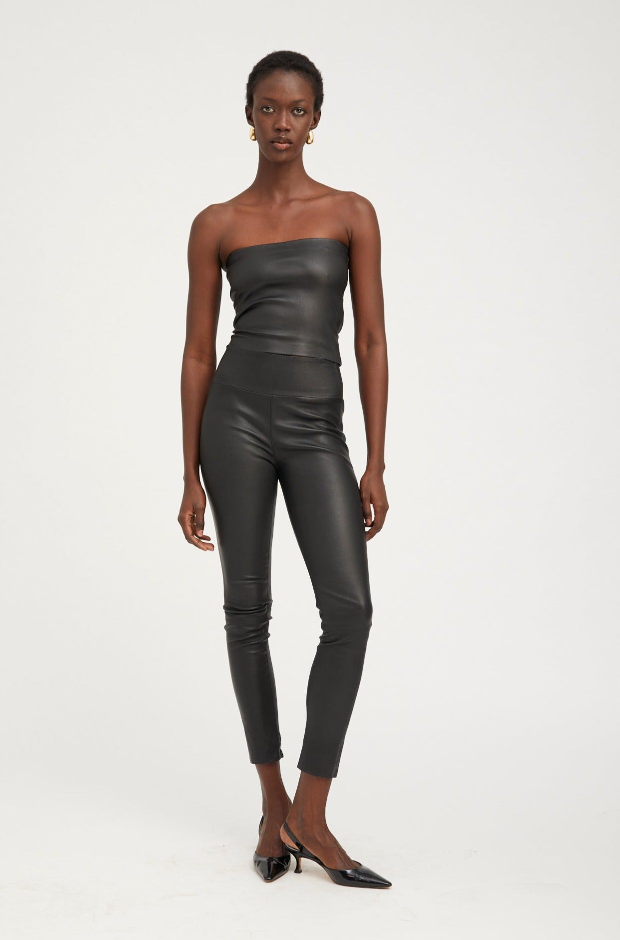 Zara faux leather flare leggings  Outfits with leggings, Leather pants  style, Winter pants outfit
