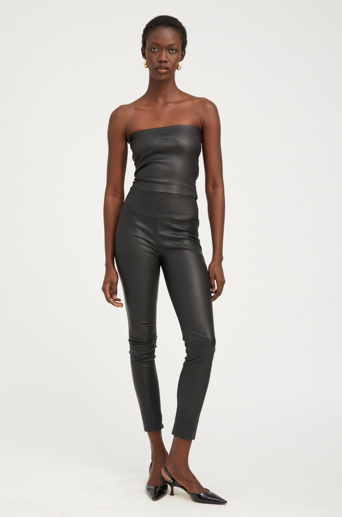 Zara faux leather flare leggings  Outfits with leggings, Leather pants  style, Winter pants outfit