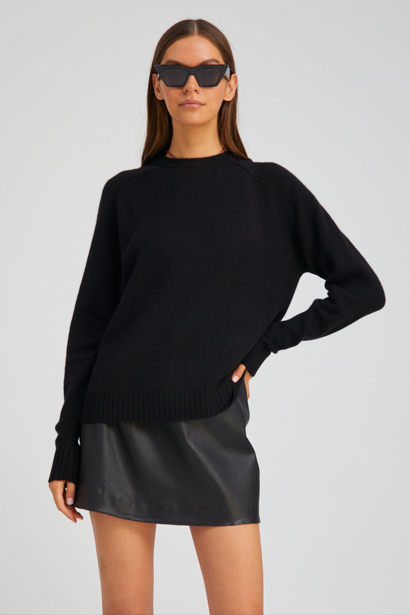 Black Cashmere Loose Gauge Crewneck