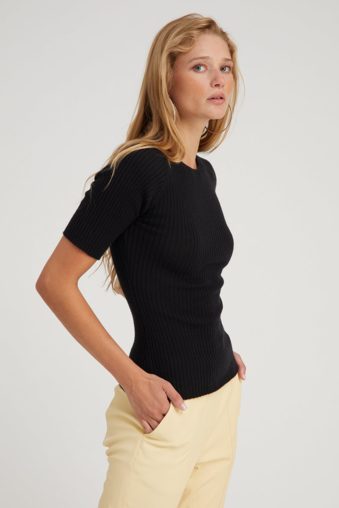 Black Cashmere Mid Sleeve Crewneck