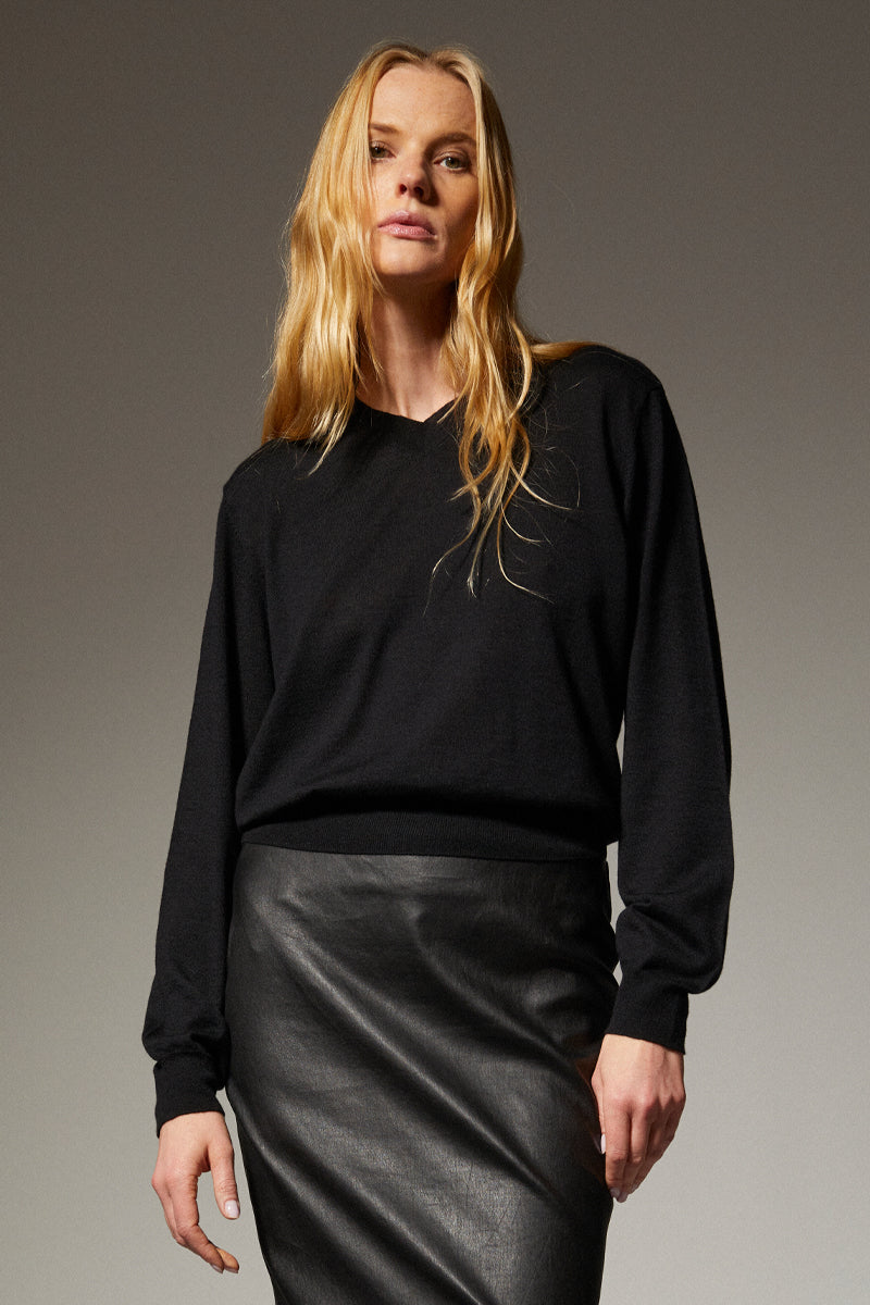Cashmere Shrunken V Neck