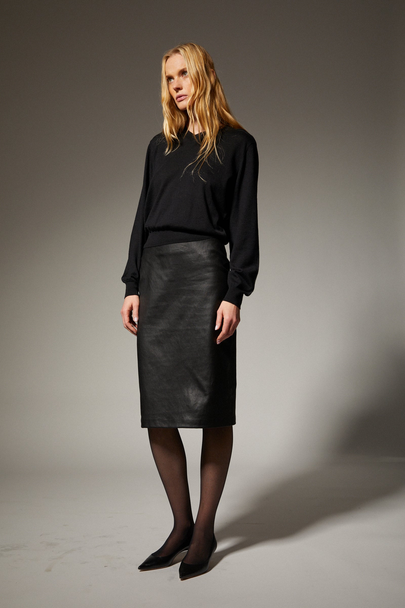 Cashmere Shrunken V Neck
