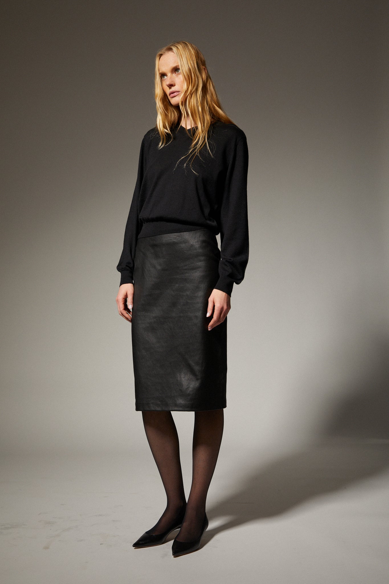 Cashmere Shrunken V Neck