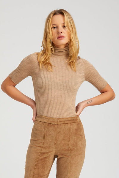 toteme ボリューム　スリーブ　クルーネック　ニット　キャメル TOTEME Wool-blend turtleneck sweater | NET-A-PORTER