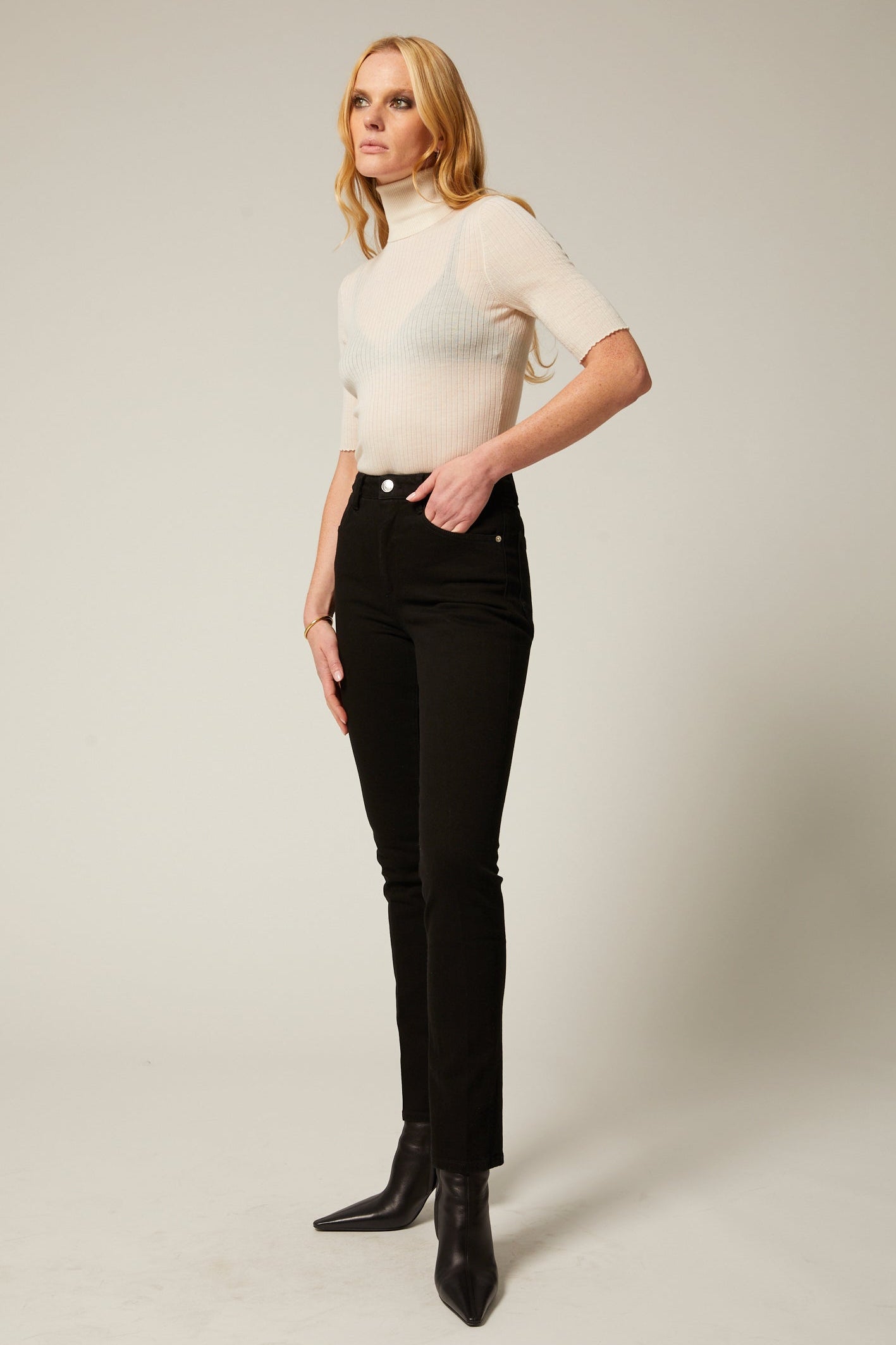 SHORT SLEEVE TURTLE NECK TOP CHALK – SPRWMN