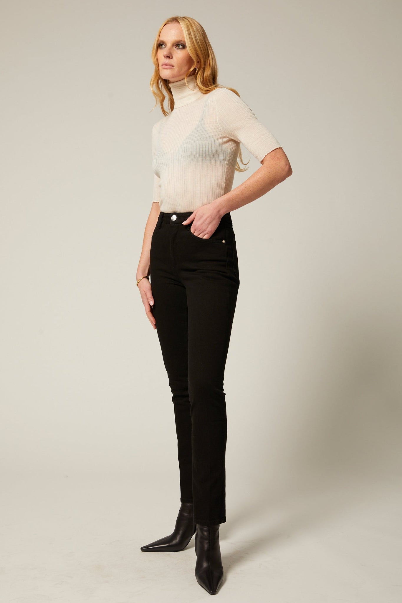 SHORT SLEEVE TURTLE NECK TOP CHALK – SPRWMN